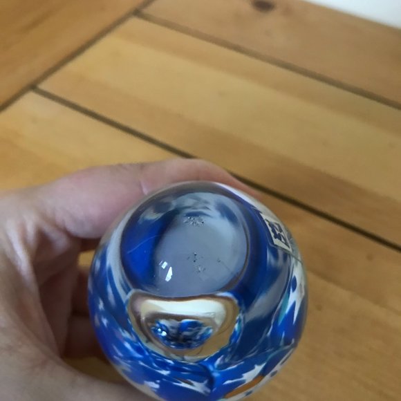 Mdina Studio Art Glass Egg Paperweight Controlled Bubble Blue Flower Signed - Picture 8 of 12